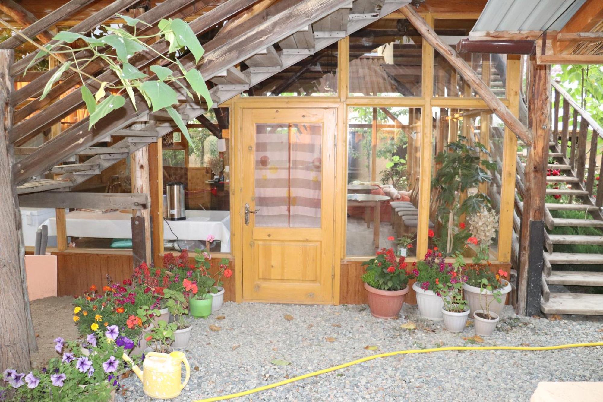 Happy Nomads Yurts & Hostel คาราโคล ภายนอก รูปภาพ