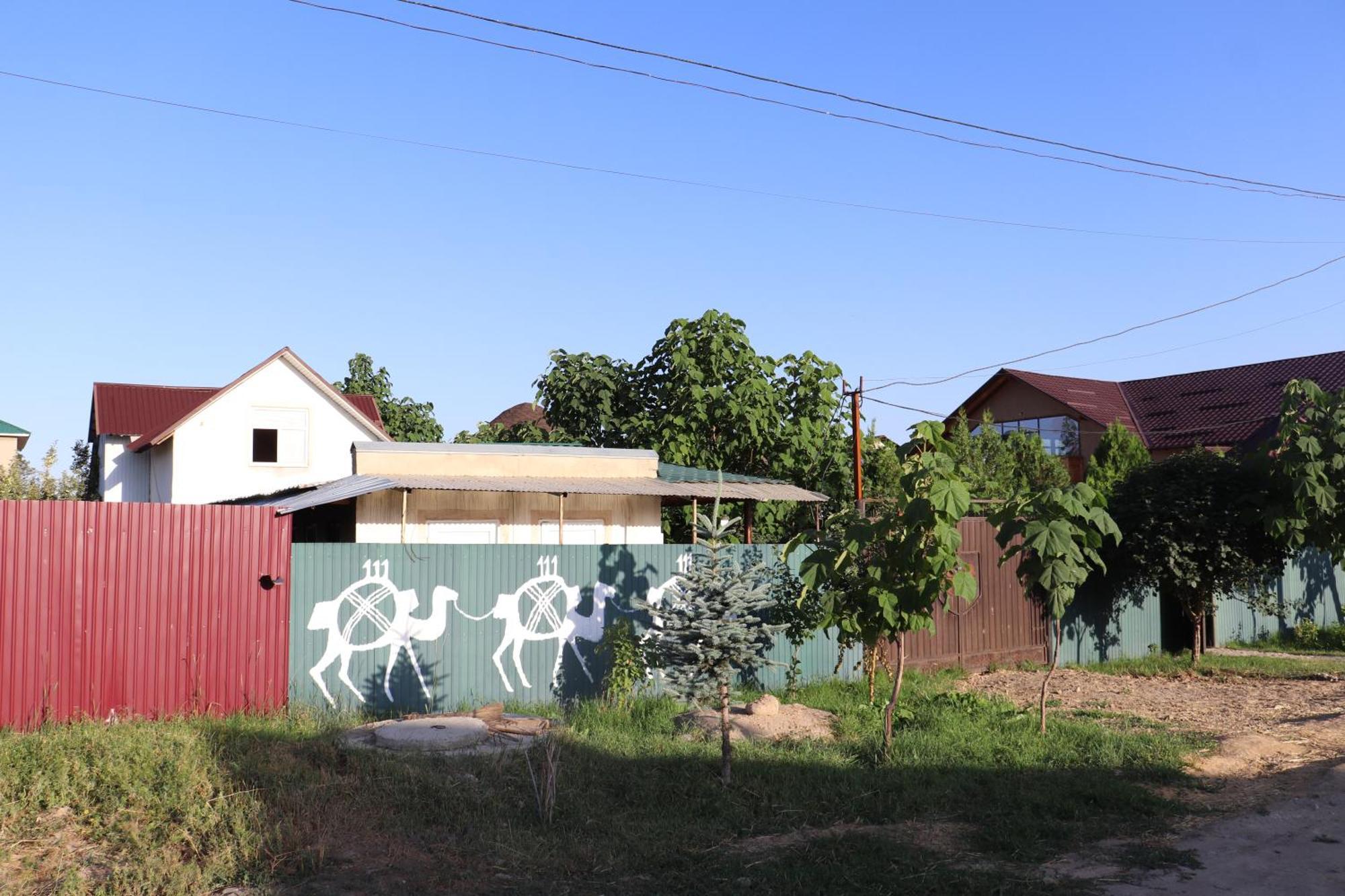Happy Nomads Yurts & Hostel คาราโคล ภายนอก รูปภาพ