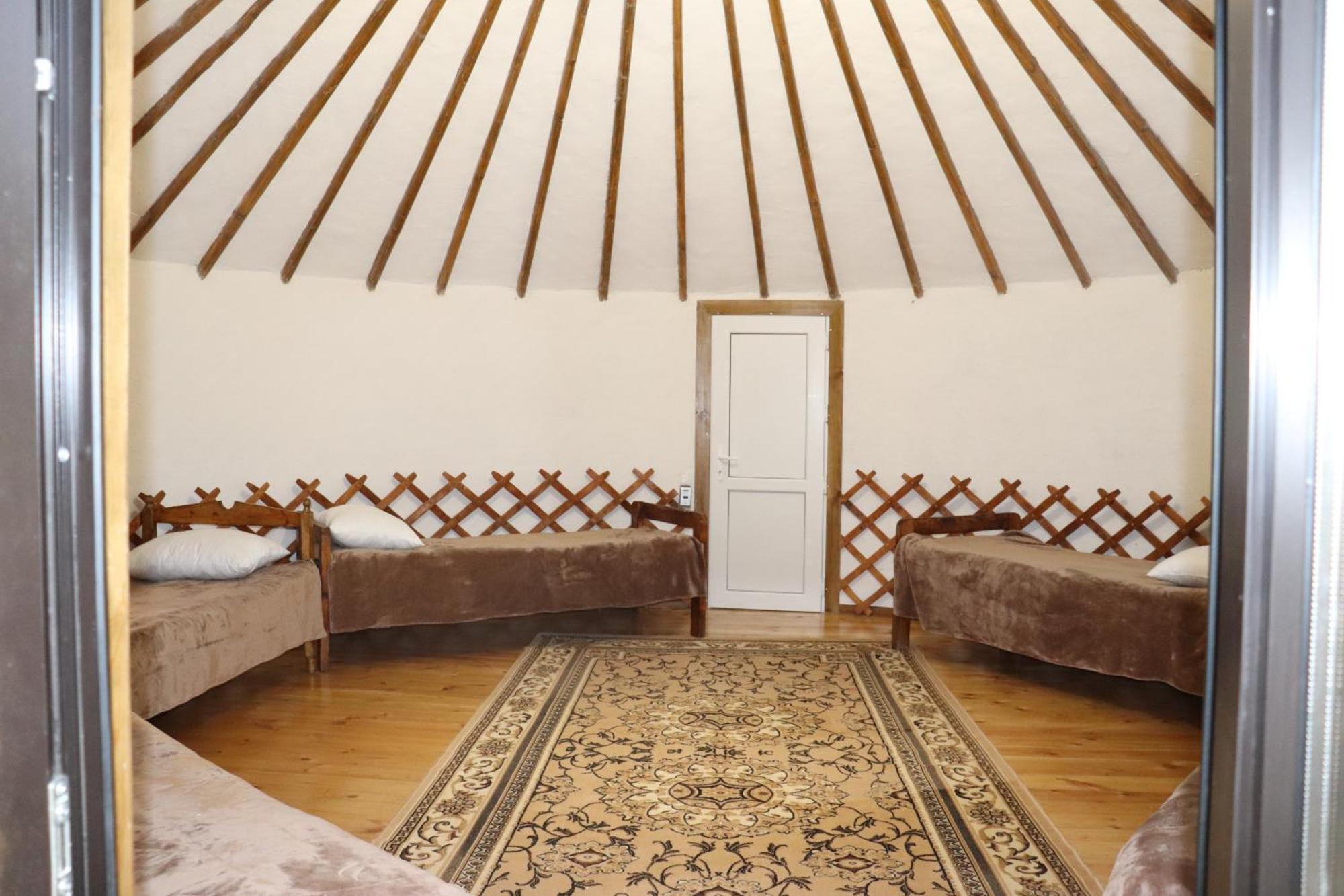 Happy Nomads Yurts & Hostel คาราโคล ภายนอก รูปภาพ
