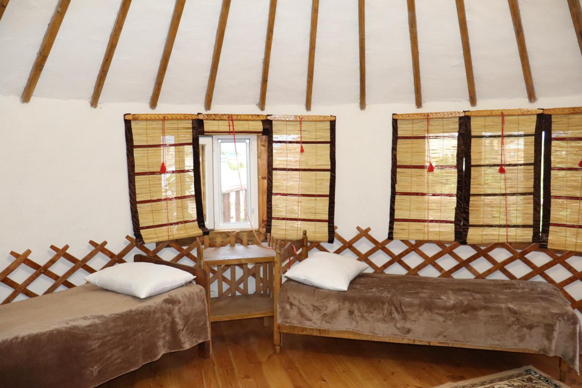 Happy Nomads Yurts & Hostel คาราโคล ภายนอก รูปภาพ