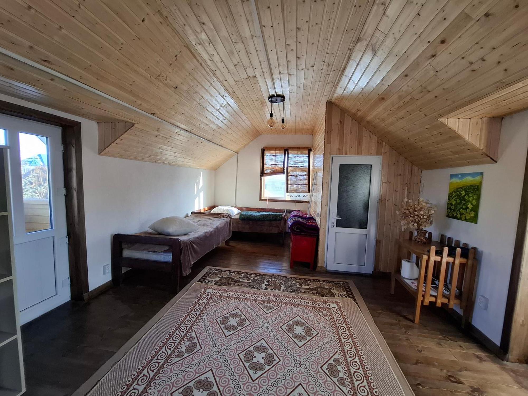 Happy Nomads Yurts & Hostel คาราโคล ภายนอก รูปภาพ