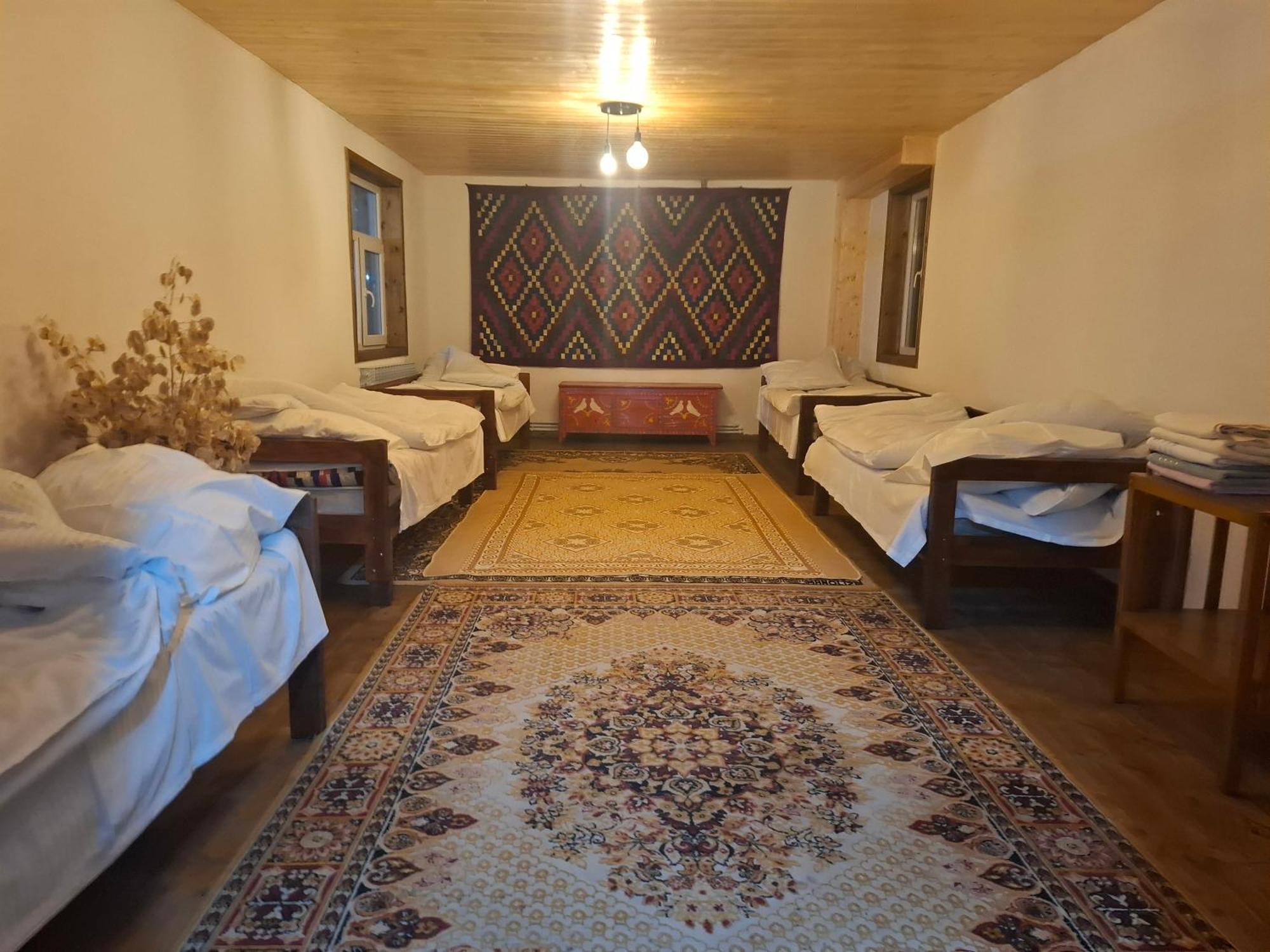 Happy Nomads Yurts & Hostel คาราโคล ภายนอก รูปภาพ