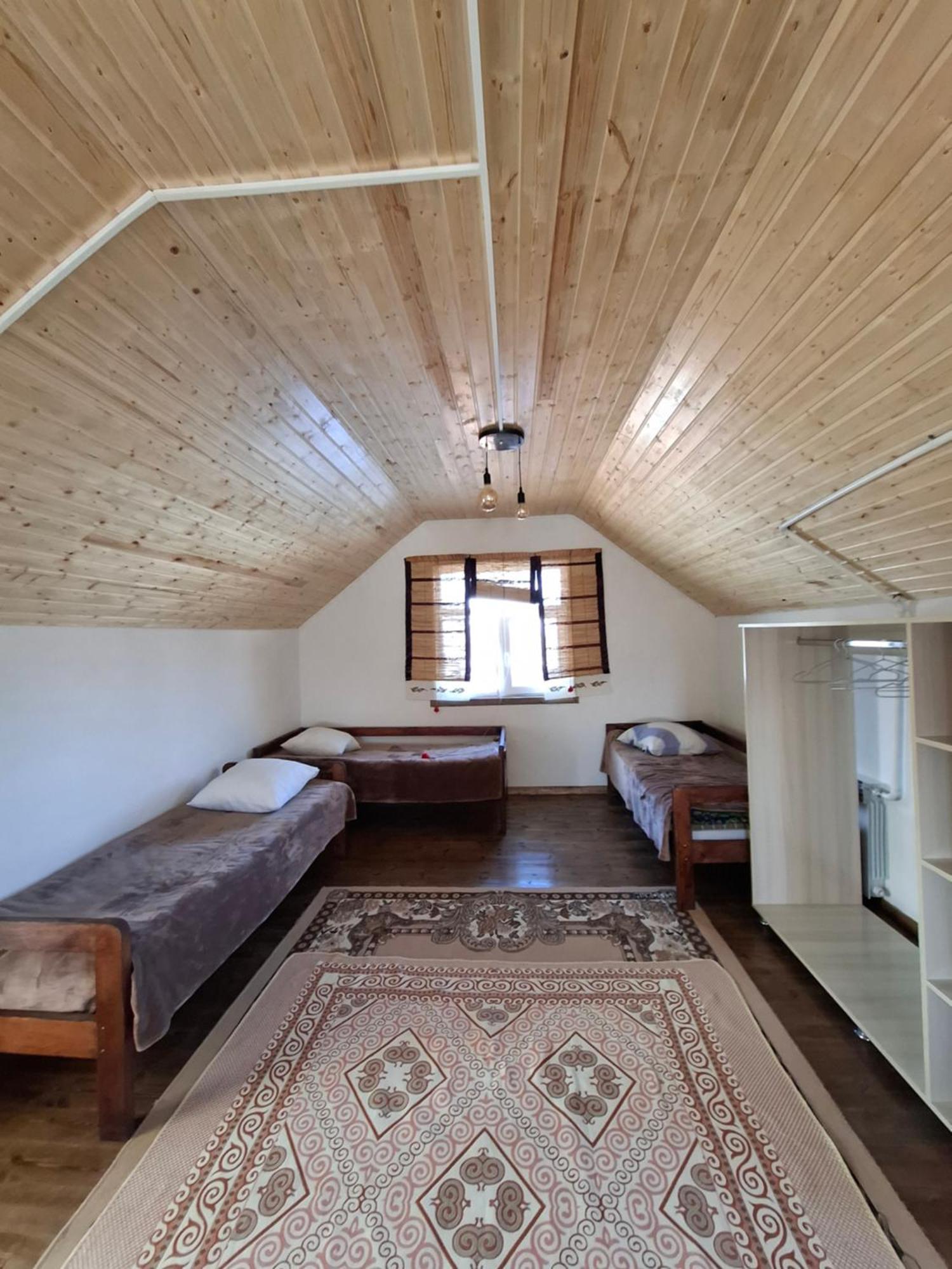 Happy Nomads Yurts & Hostel คาราโคล ภายนอก รูปภาพ