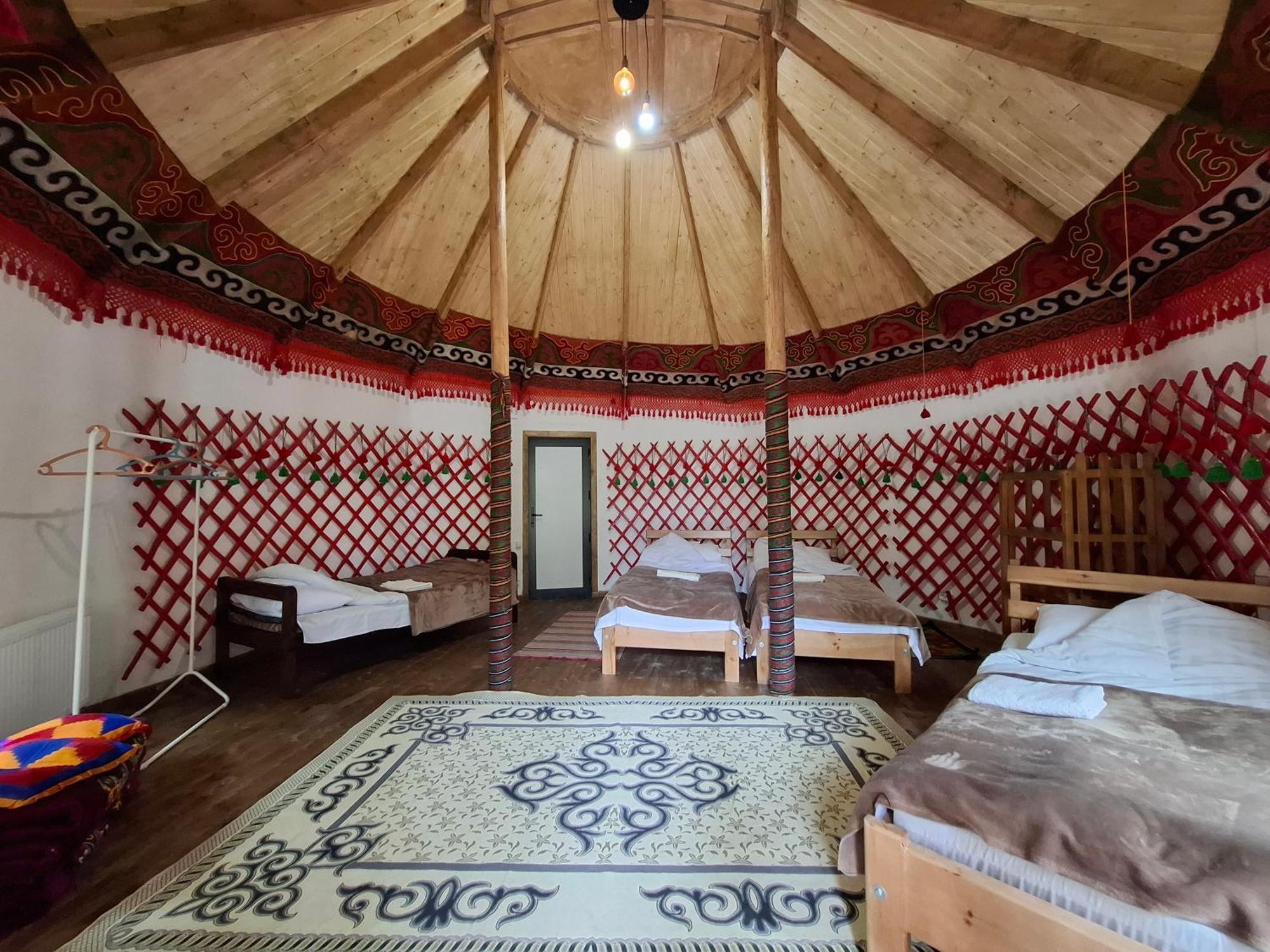 Happy Nomads Yurts & Hostel คาราโคล ภายนอก รูปภาพ